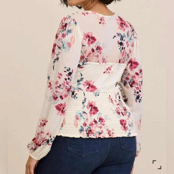 🆕NWT🔖Gorgeous Torrid Smocked Sweetheart Neckline Top - 4x - Picture 3 of 8